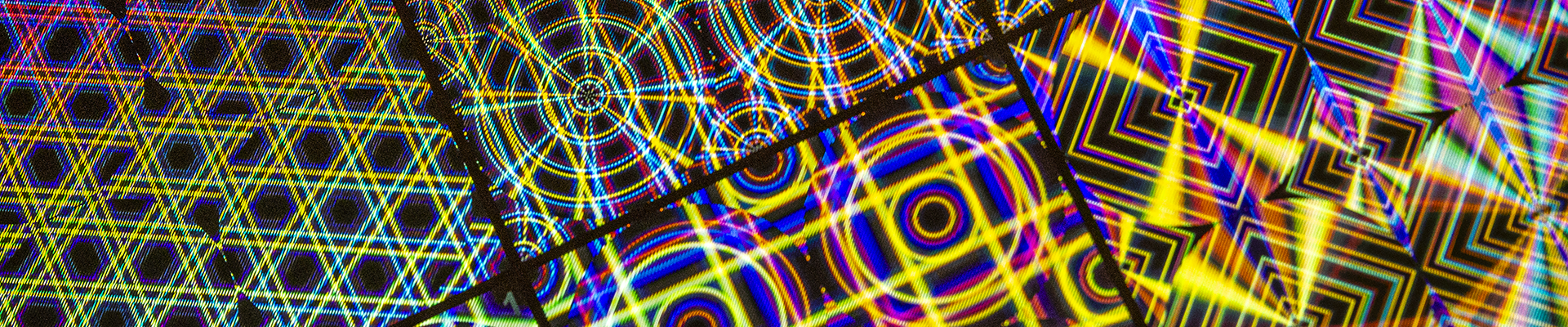 Holographic labels and packaging